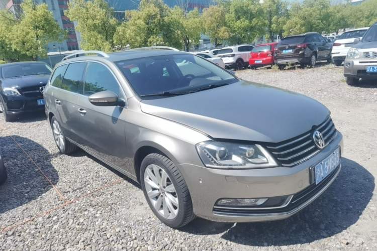 Used Volkswagen Magotan 2012 Travel Edition 2.0 TSI Luxury Version Front Right 45 Deg