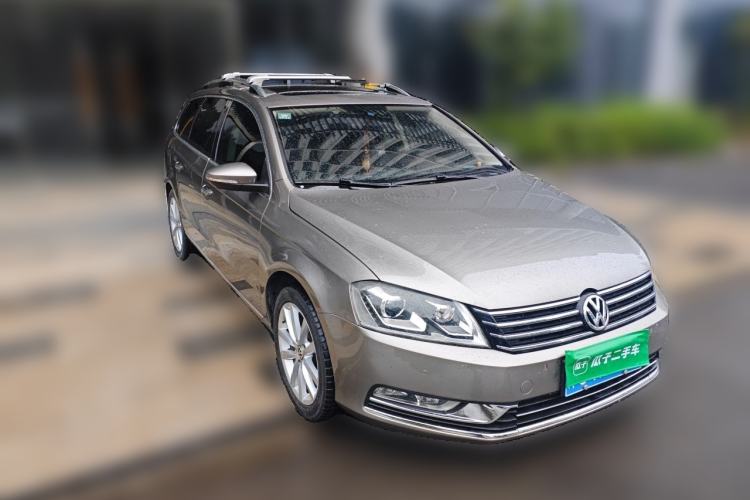 Used Volkswagen Magotan 2012 Travel Edition 2.0 TSI Comfort Version Front Right 45 Deg