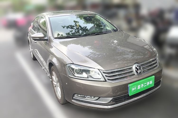 Used Volkswagen Magotan 2012 Facelift 1.8TSI Prestige Model Front Right 45 Deg