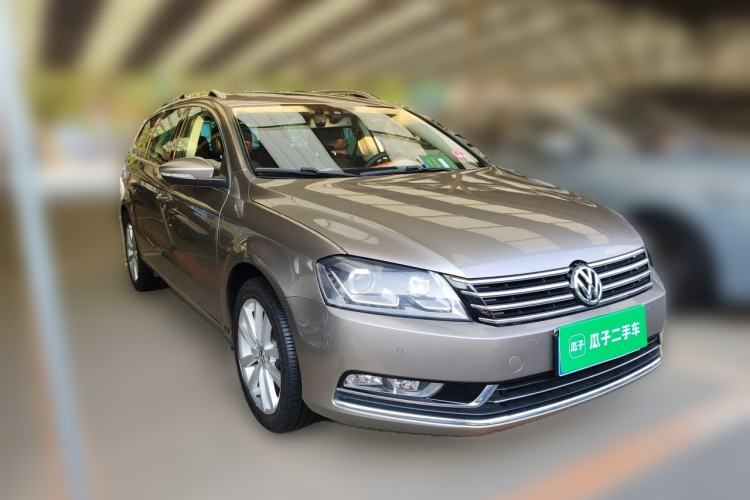 Used Volkswagen Magotan 2012 Travel Edition 2.0 TSI Comfort Version Front Right 45 Deg
