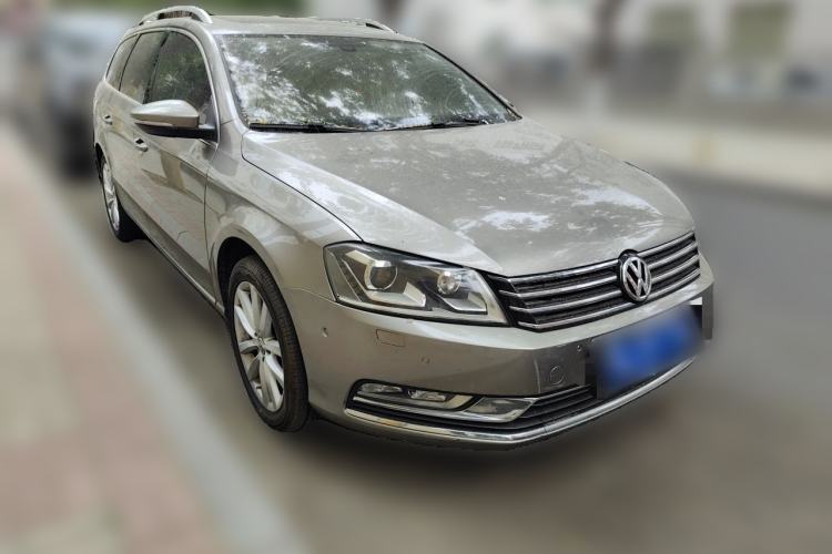 Used Volkswagen Magotan 2012 Travel Edition 2.0 TSI Luxury Version Front Right 45 Deg