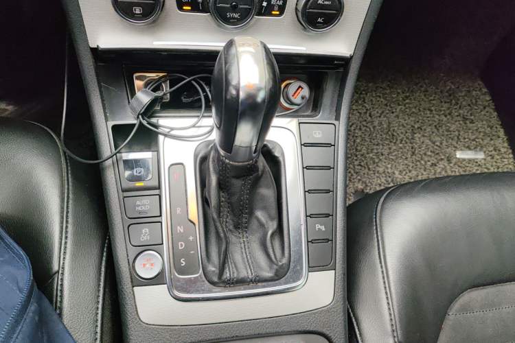 Used Volkswagen Magotan 2012 Facelift 2.0 TSI Prestige Model Gear Lever