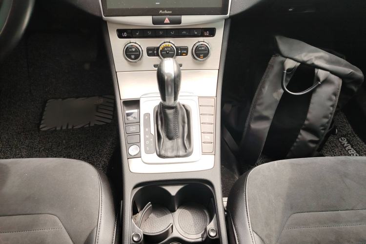 Used Volkswagen Magotan 2012 Travel Edition 2.0 TSI Comfort Version Gear Lever