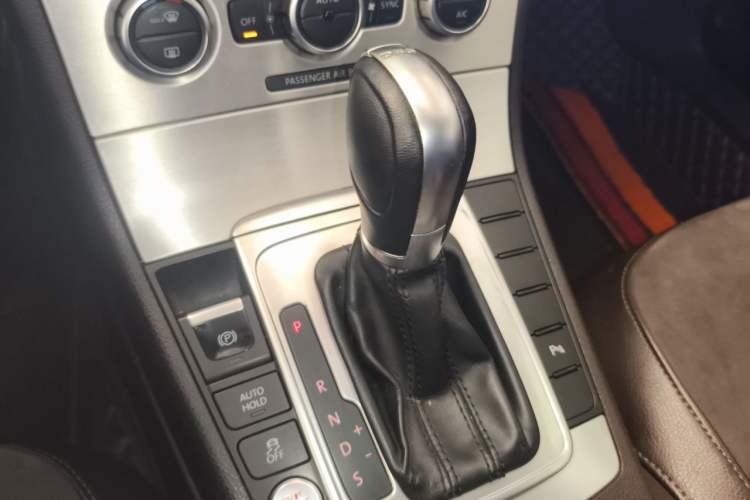 Used Volkswagen Magotan 2012 Travel Edition 2.0 TSI Comfort Version Gear Lever