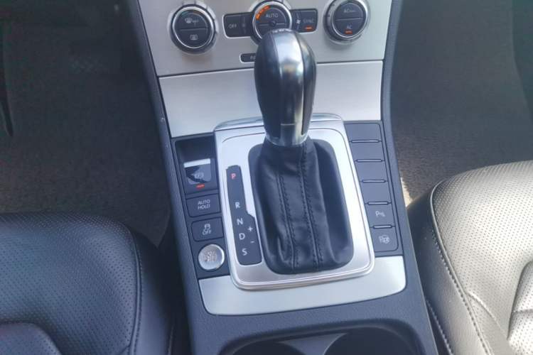 Used Volkswagen Magotan 2012 Travel Edition 2.0 TSI Luxury Version Gear Lever