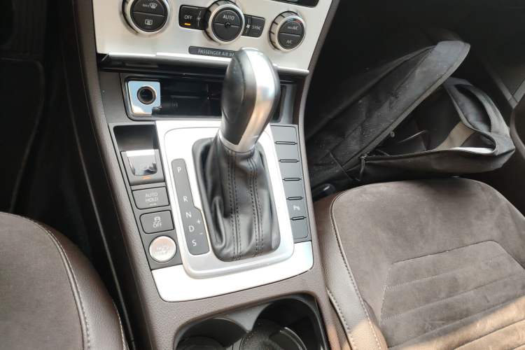 Used Volkswagen Magotan 2012 Travel Edition 2.0 TSI Comfort Version Gear Lever