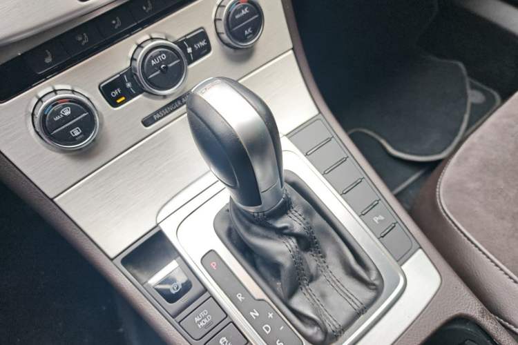 Used Volkswagen Magotan 2012 Travel Edition 2.0 TSI Comfort Version Gear Lever