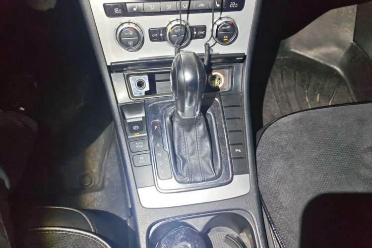 Used Volkswagen Magotan 2012 Revised 1.8TSI Luxury Version Gear Lever