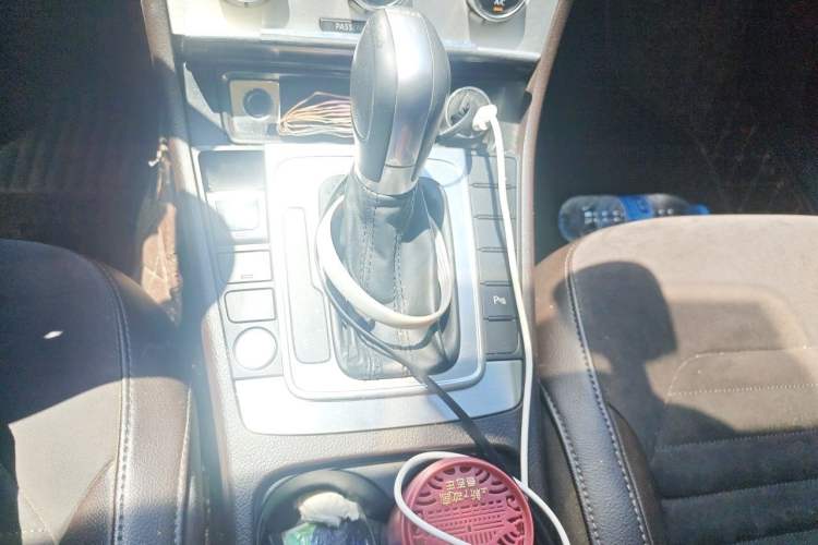 Used Volkswagen Magotan 2012 Travel Edition 2.0 TSI Comfort Version Gear Lever