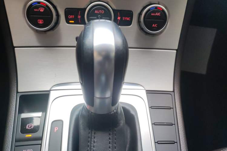 Used Volkswagen Magotan 2012 Travel Edition 2.0 TSI Comfort Version Gear Lever