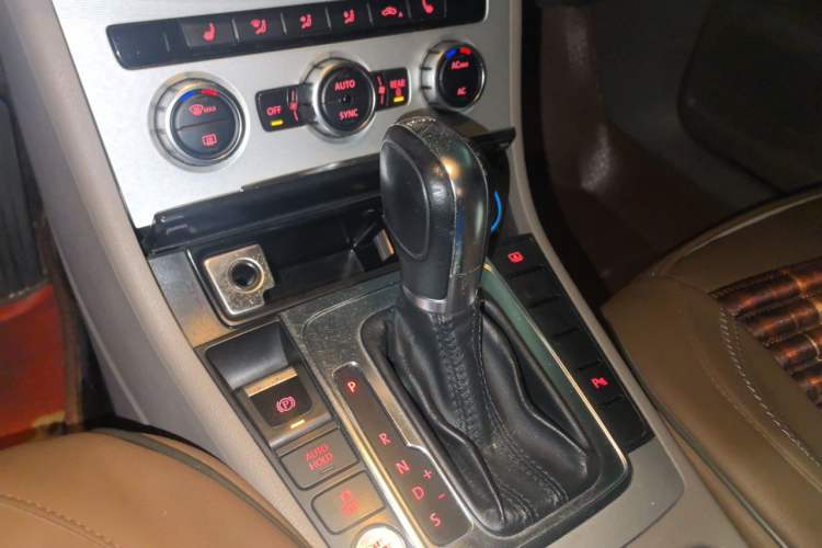 Used Volkswagen Magotan 2012 Facelift 2.0 TSI Prestige Model Gear Lever