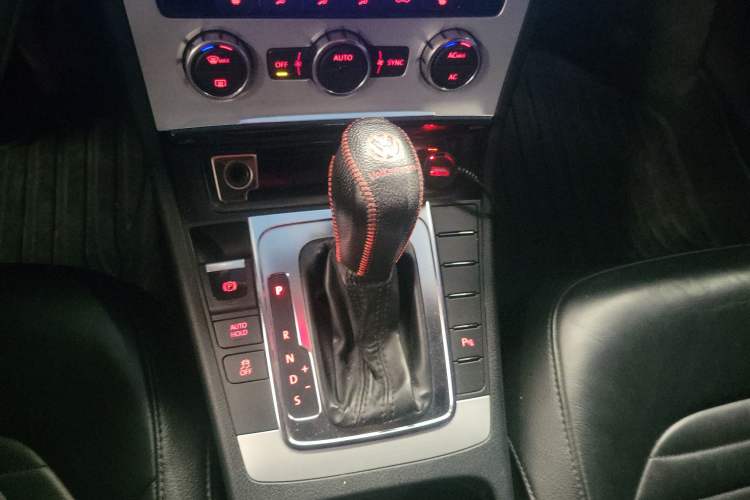 Used Volkswagen Magotan 2012 Revised Version 2.0 TSI Luxury Edition Gear Lever