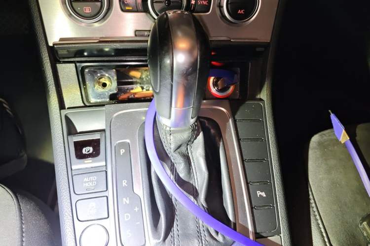 Used Volkswagen Magotan 2012 Travel Edition 2.0 TSI Comfort Version Gear Lever