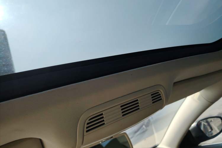 Used Volkswagen Magotan 2012 Travel Edition 2.0 TSI Comfort Version Headliner