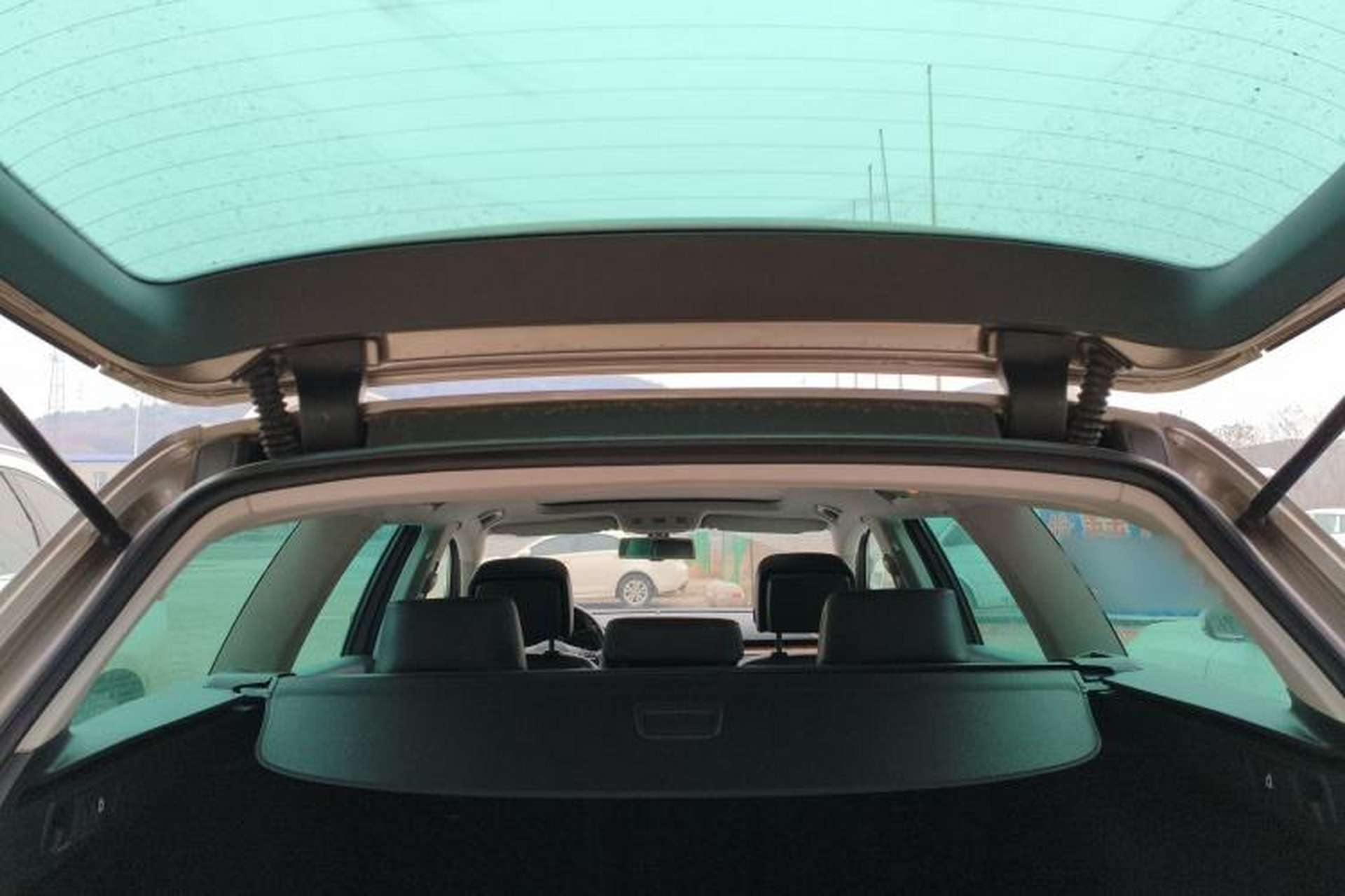 Used Volkswagen Magotan 2012 Travel Edition 2.0 TSI Comfort Version Headliner