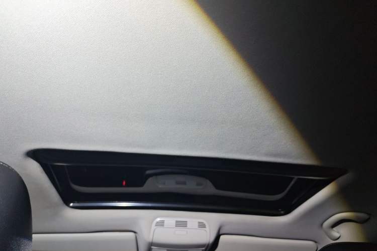 Used Volkswagen Magotan 2012 Revised 1.8TSI Luxury Version Headliner
