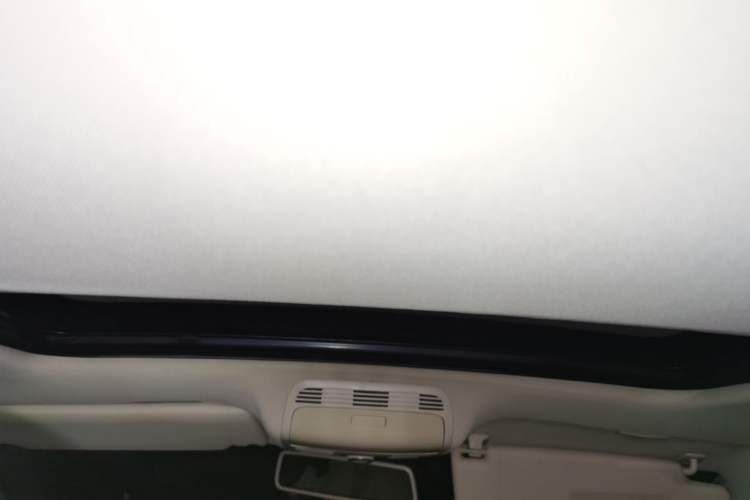 Used Volkswagen Magotan 2012 Revised Version 1.8TSI Leading Edition Headliner