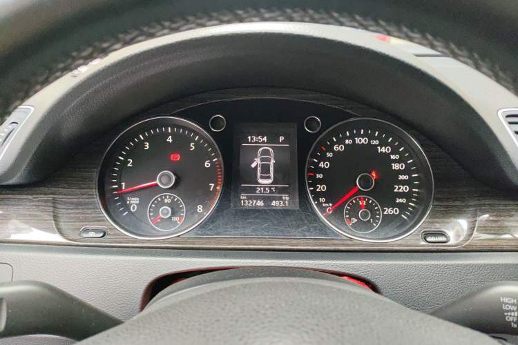 Used Volkswagen Magotan 2012 Facelift 2.0 TSI Prestige Model Instrument Cluster