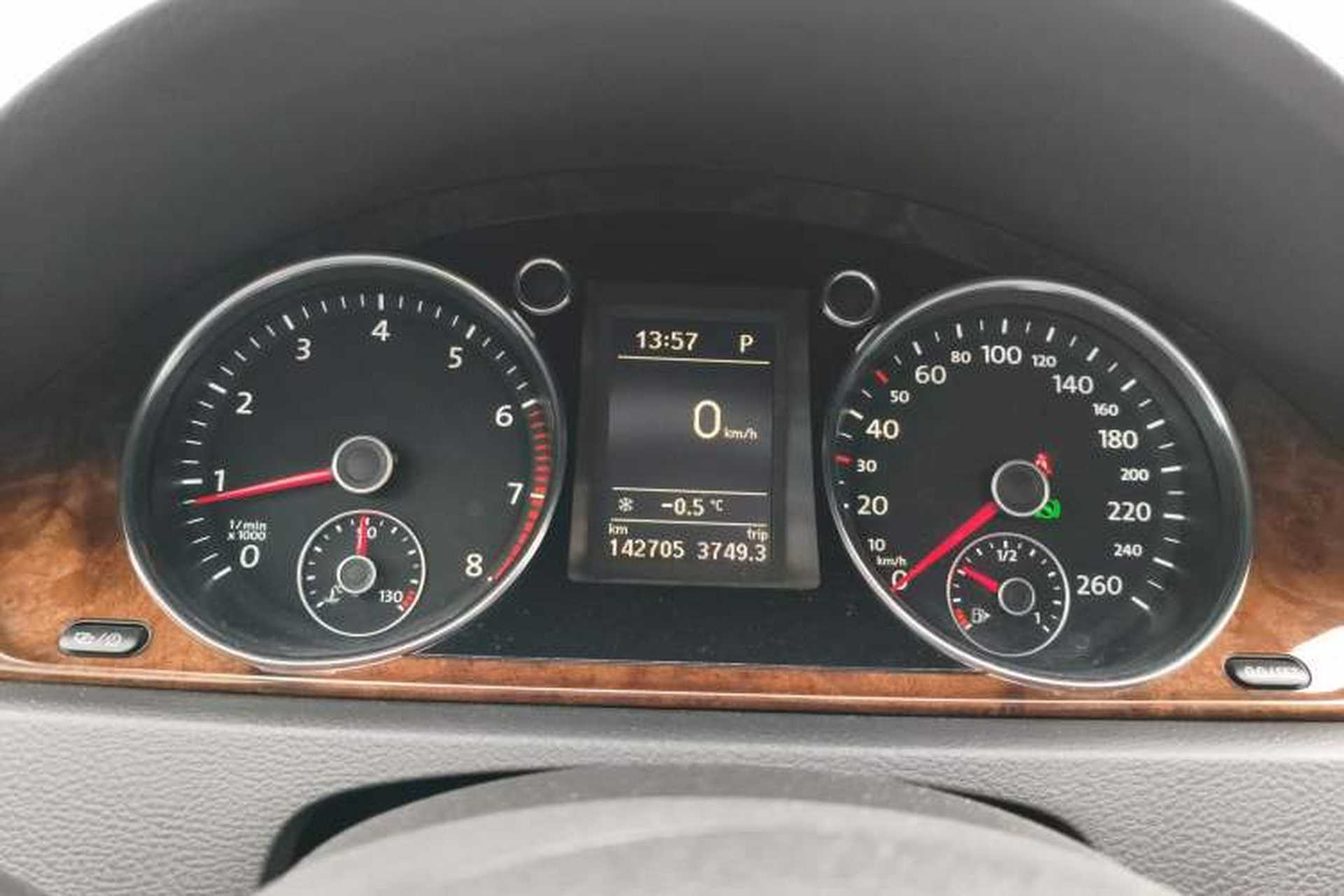 Used Volkswagen Magotan 2012 Travel Edition 2.0 TSI Comfort Version Instrument Cluster