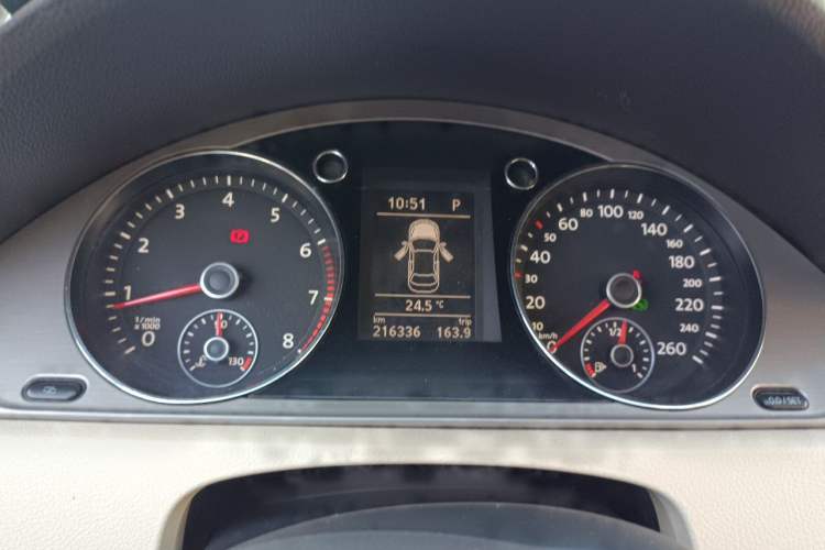 Used Volkswagen Magotan 2012 Revised Version 1.8TSI Leading Edition Instrument Cluster