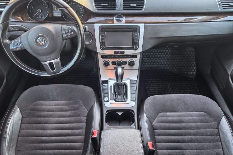 Used Volkswagen Magotan 2012 Travel Edition 2.0 TSI Comfort Version Interior 1
