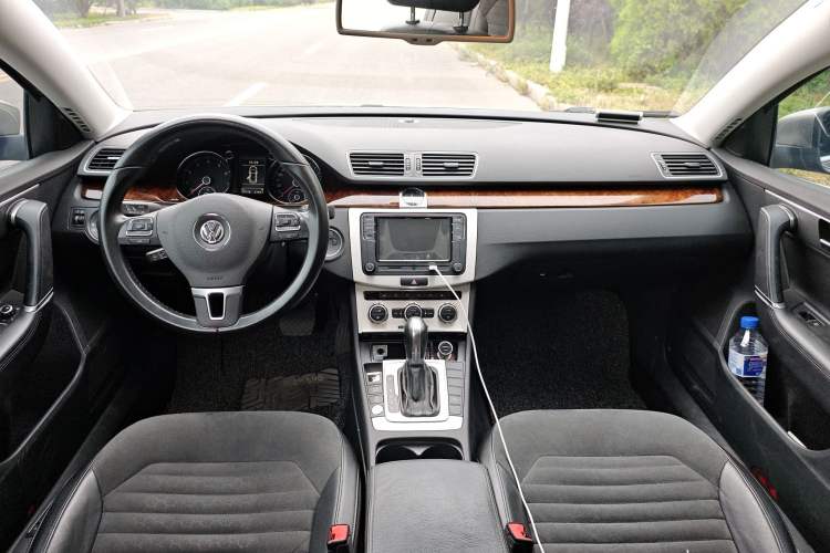 Used Volkswagen Magotan 2012 Travel Edition 2.0 TSI Comfort Version Interior 2