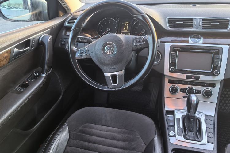 Used Volkswagen Magotan 2012 Travel Edition 2.0 TSI Comfort Version Interior 2