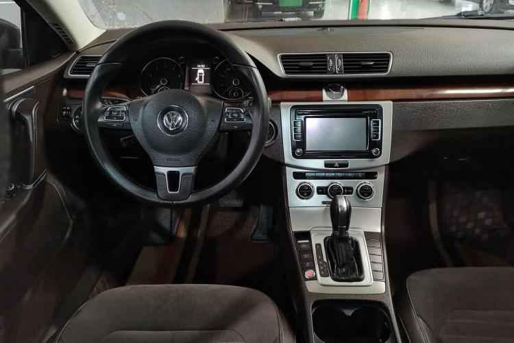 Used Volkswagen Magotan 2012 Travel Edition 2.0 TSI Comfort Version Interior 2