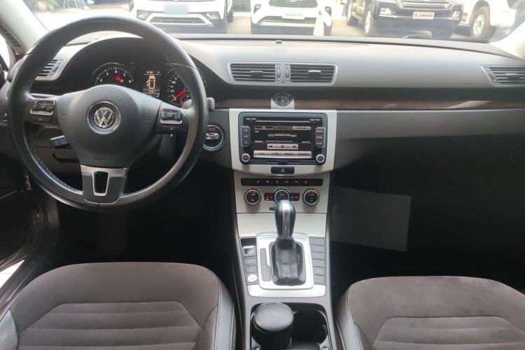 Used Volkswagen Magotan 2012 Travel Edition 2.0 TSI Comfort Version Interior 2