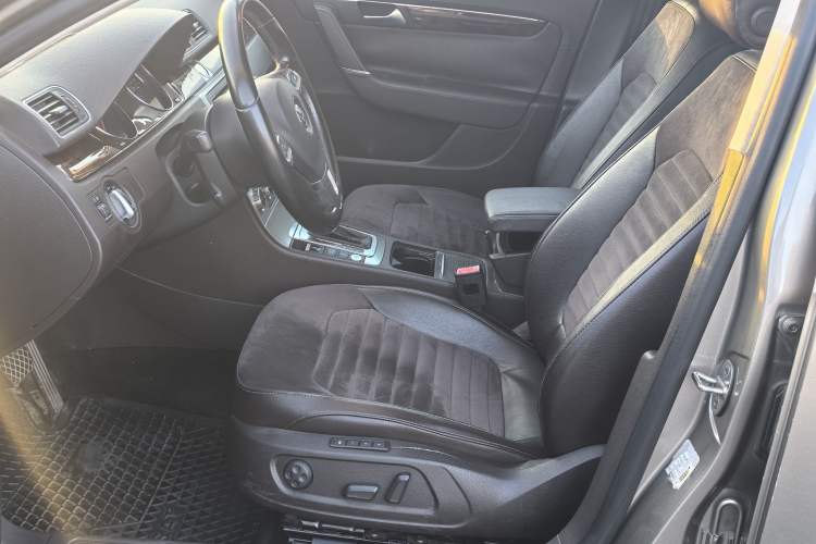 Used Volkswagen Magotan 2012 Travel Edition 2.0 TSI Comfort Version Interior 3