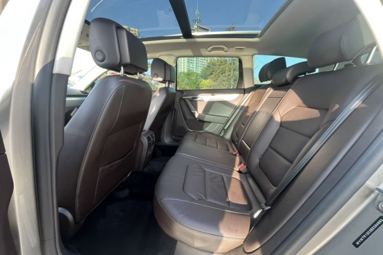 Used Volkswagen Magotan 2012 Travel Edition 2.0 TSI 4x4 Comfort Version Interior 3