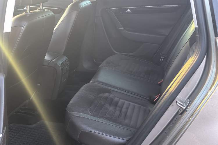 Used Volkswagen Magotan 2012 Travel Edition 2.0 TSI Comfort Version Interior 4