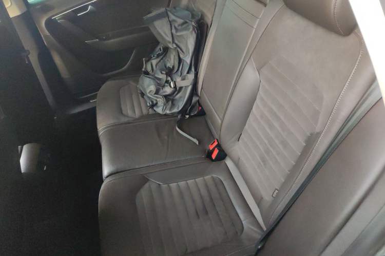 Used Volkswagen Magotan 2012 Travel Edition 2.0 TSI Comfort Version Interior 4