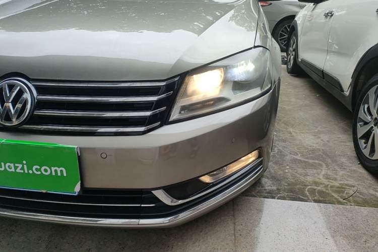 Used Volkswagen Magotan 2012 Travel Edition 2.0 TSI Comfort Version Left Front Headlight