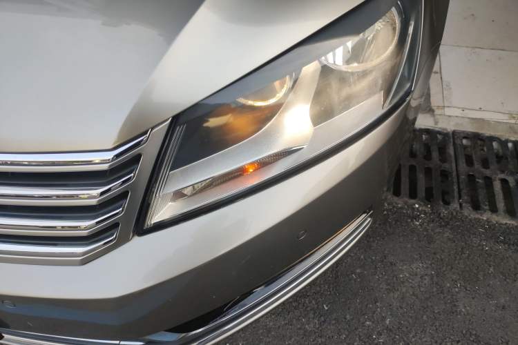 Used Volkswagen Magotan 2012 Travel Edition 2.0 TSI Comfort Version Left Front Headlight