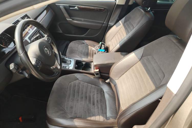 Used Volkswagen Magotan 2012 Travel Edition 2.0 TSI Comfort Version Left Front Seat