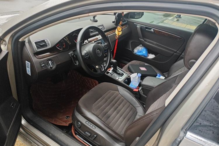 Used Volkswagen Magotan 2012 Travel Edition 2.0 TSI Comfort Version Left Front Seat