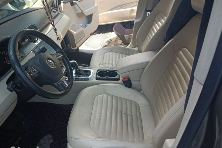 Used Volkswagen Magotan 2012 Revised Version 1.8TSI Leading Edition Left Front Seat