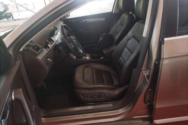 Used Volkswagen Magotan 2012 Travel Edition 2.0 TSI 4x4 Comfort Version Left Front Seat