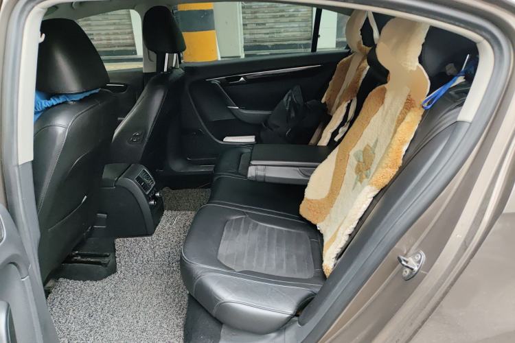 Used Volkswagen Magotan 2012 Facelift 2.0 TSI Prestige Model Left Rear Seat