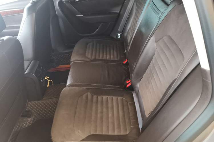 Used Volkswagen Magotan 2012 Travel Edition 2.0 TSI Comfort Version Left Rear Seat