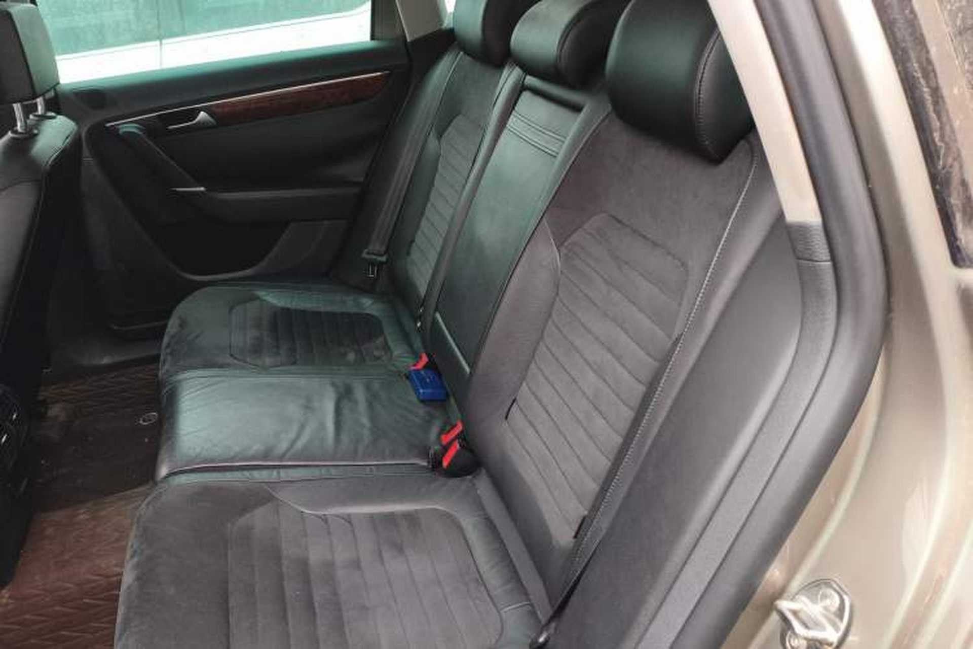 Used Volkswagen Magotan 2012 Travel Edition 2.0 TSI Comfort Version Left Rear Seat