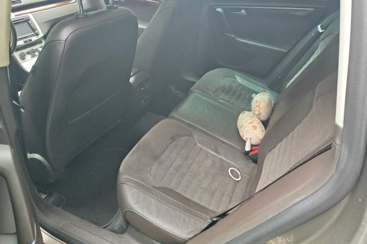 Used Volkswagen Magotan 2012 Travel Edition 2.0 TSI Comfort Version Left Rear Seat