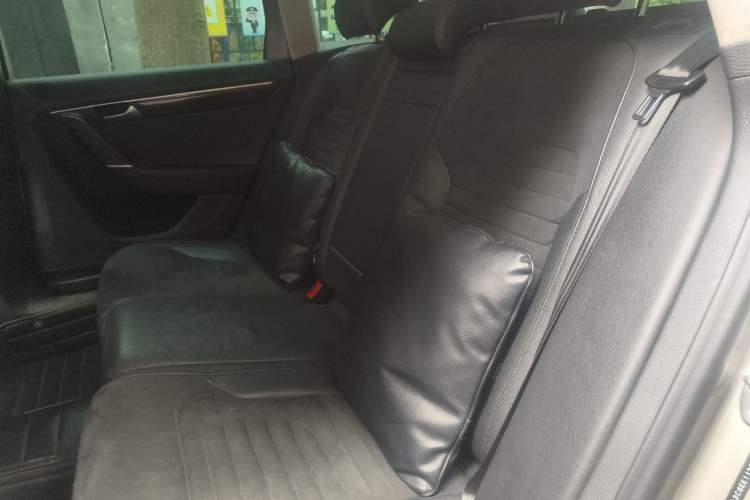 Used Volkswagen Magotan 2012 Travel Edition 2.0 TSI Comfort Version Left Rear Seat