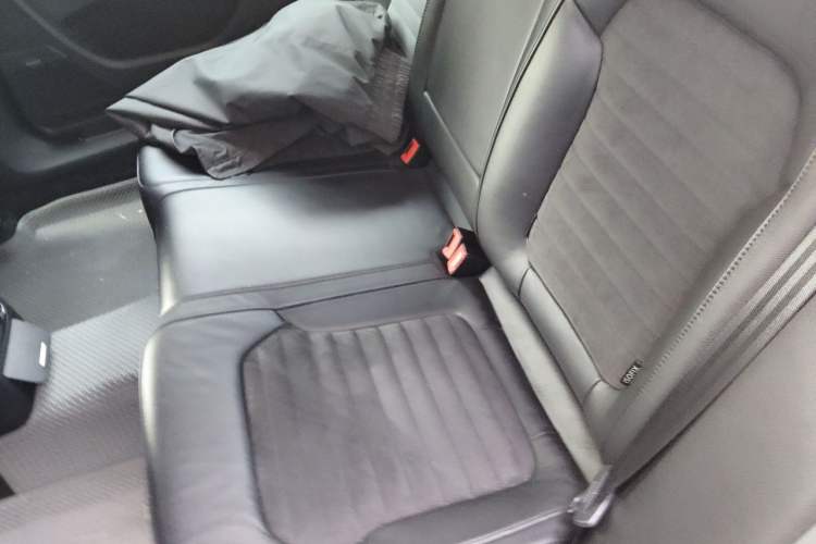Used Volkswagen Magotan 2012 Facelift 1.8TSI Prestige Model Left Rear Seat