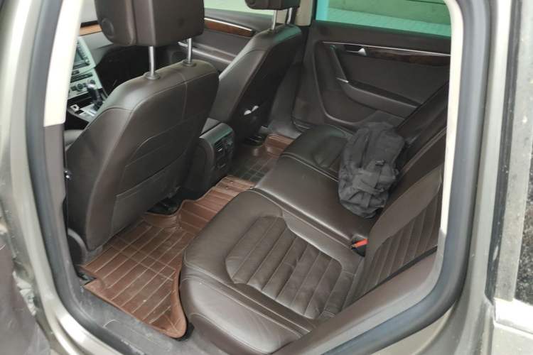 Used Volkswagen Magotan 2012 Travel Edition 2.0 TSI Luxury Version Left Rear Seat