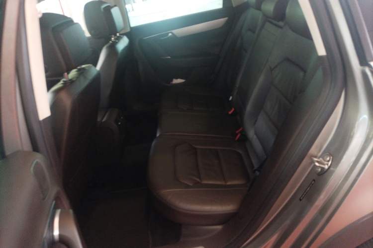 Used Volkswagen Magotan 2012 Travel Edition 2.0 TSI 4x4 Comfort Version Left Rear Seat