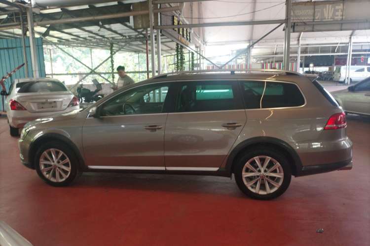 Used Volkswagen Magotan 2012 Travel Edition 2.0 TSI 4x4 Comfort Version Left Side