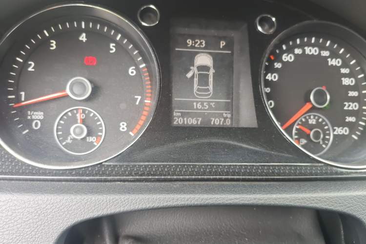 Used Volkswagen Magotan 2012 Revised 1.8TSI Luxury Version Odometer Close Up