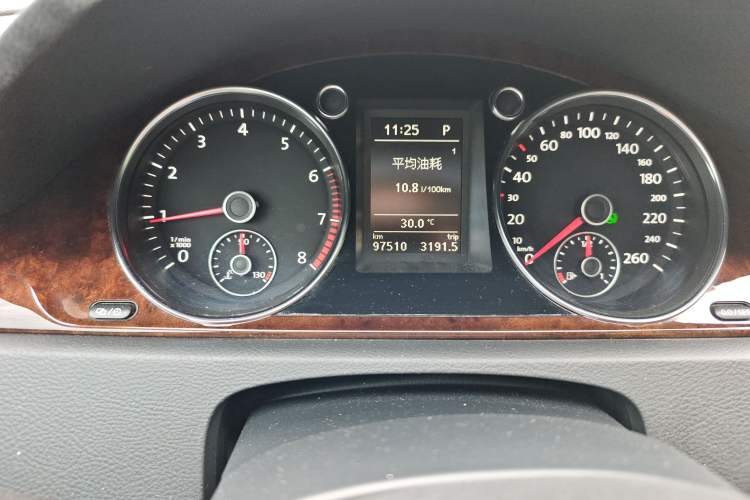 Used Volkswagen Magotan 2012 Travel Edition 2.0 TSI Comfort Version Odometer Close Up